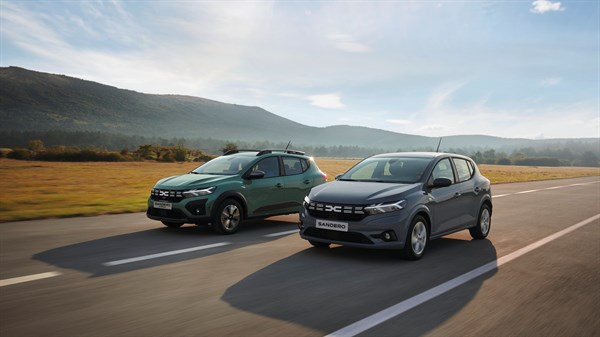 Renault Captur SUV belső tere, az első és a hátsó ülőhelyekkel