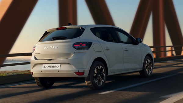 új Dacia Sandero - masszív hátsü kialakítás