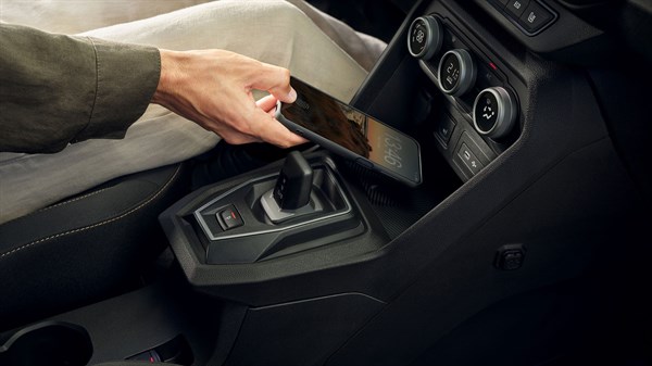 új Dacia Jogger - vezetéknélküli indukciós töltő